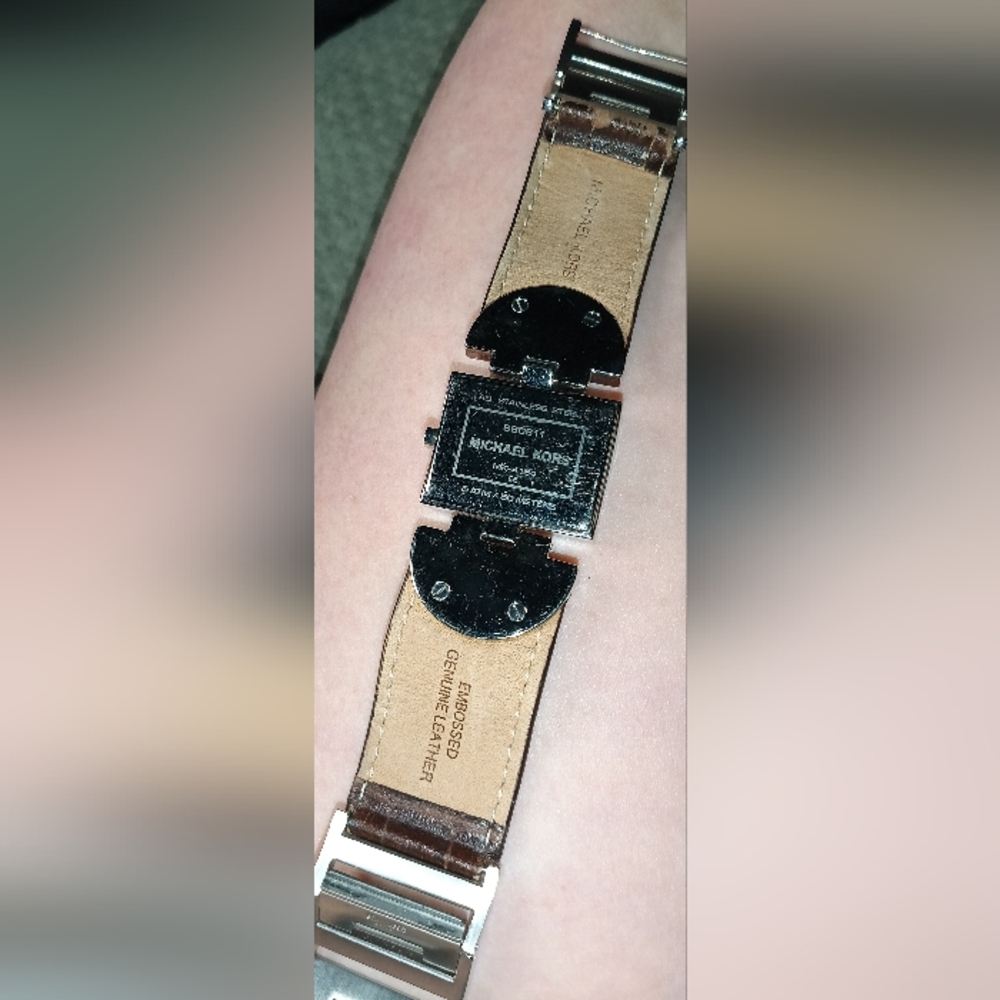 Michael Kors Silver Dial with Brown Leather Strap - Picture 3 of 3